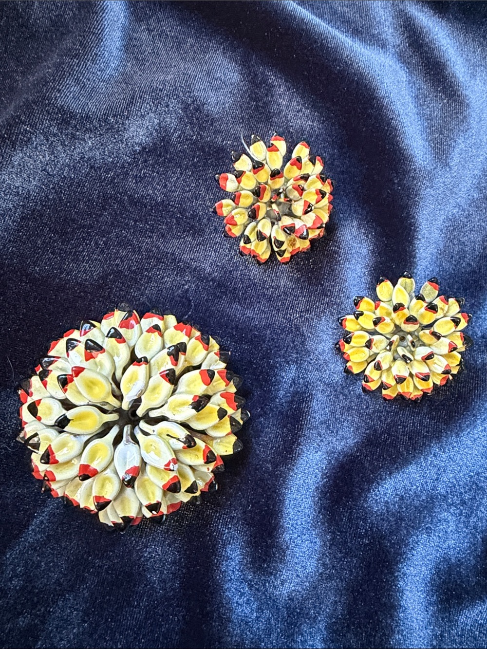 Vintage jewelry 1940's Flower Brooch & clip Earrings
